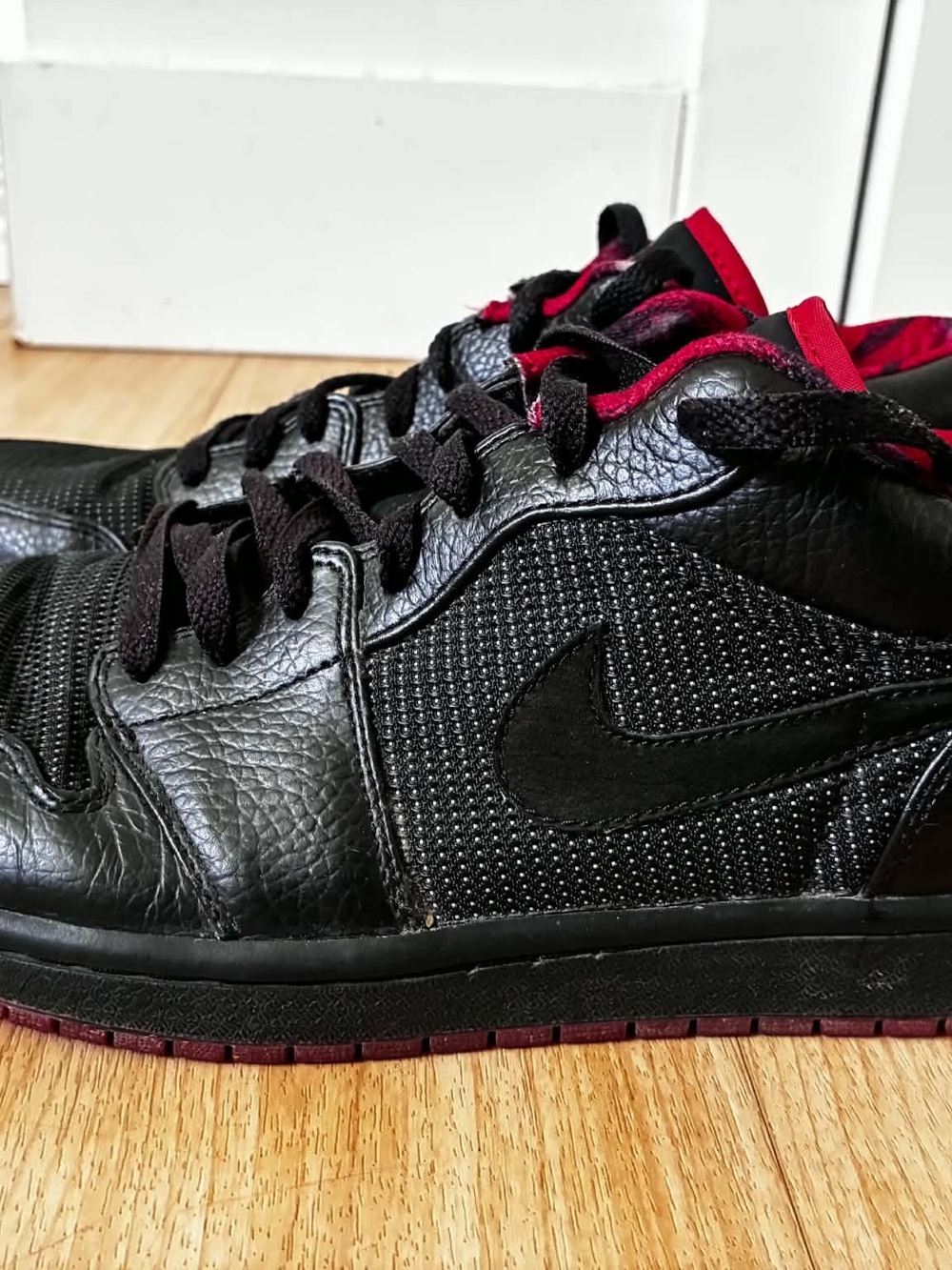 Jordan 1 Black And Red 11.5